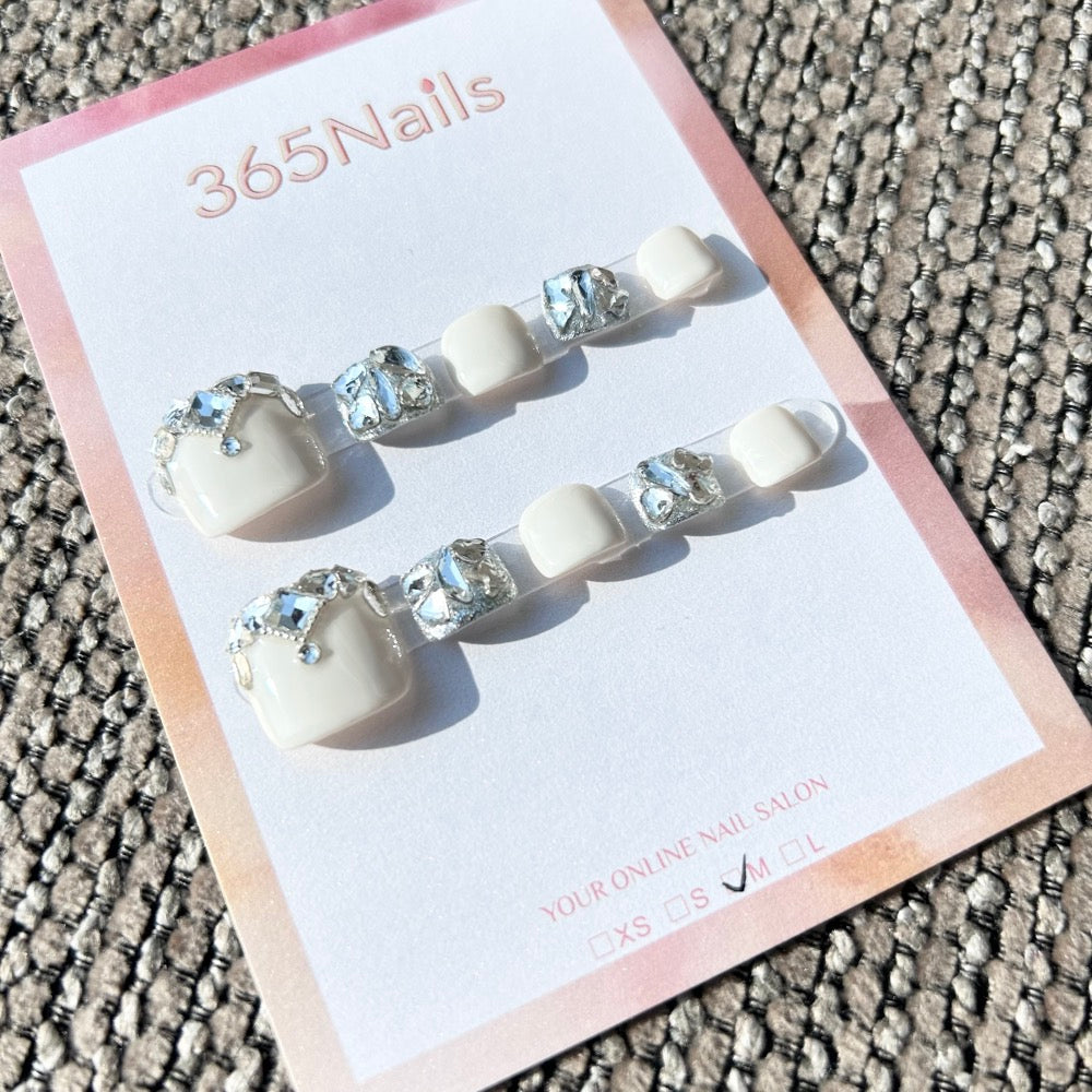 365nails: "silver crushed diamond" – handmade press-on toenails / pedicure