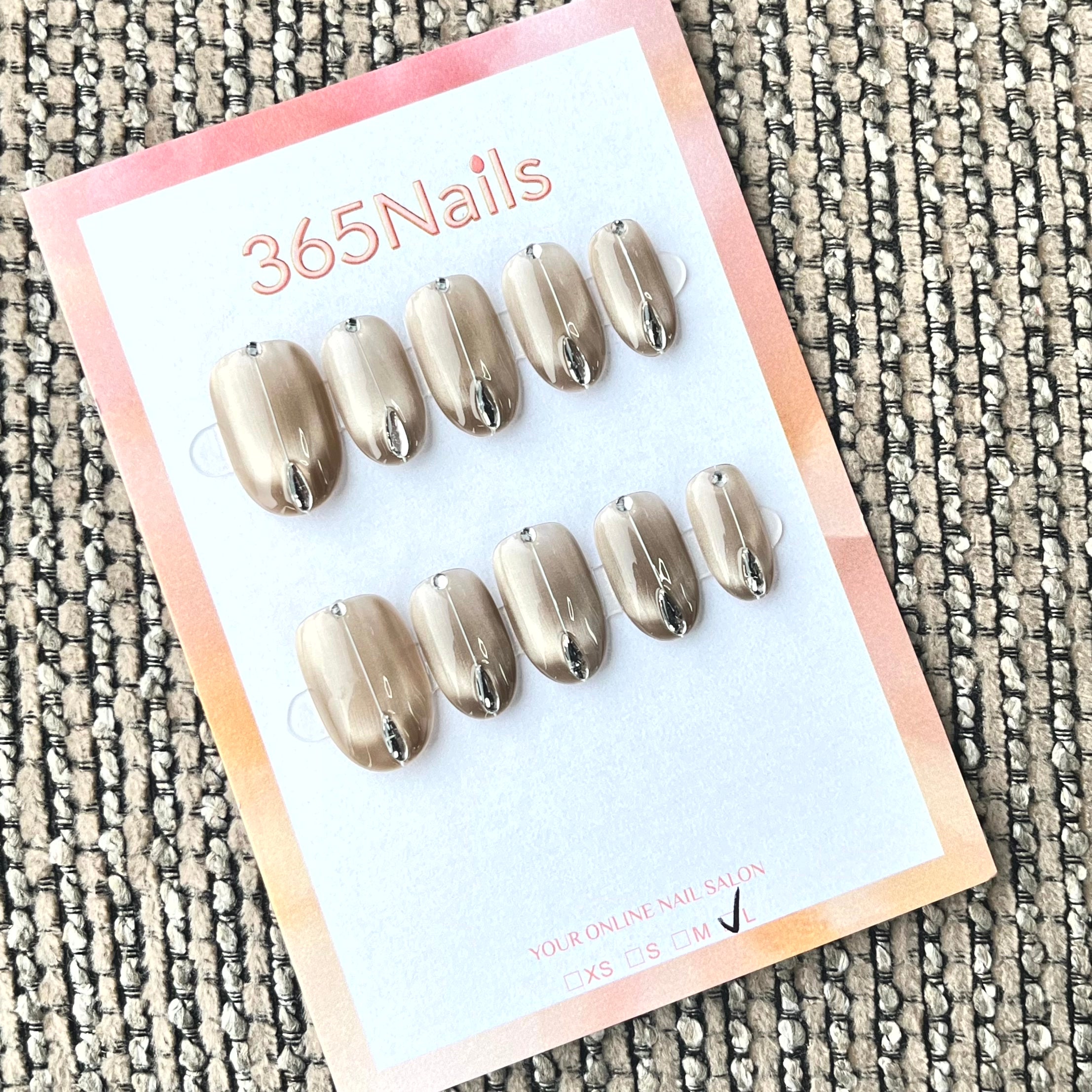 365nails: "샴페인 실크" – 미니멀 실버 라인 캣아이 수제 오벌형 프레스온 네일