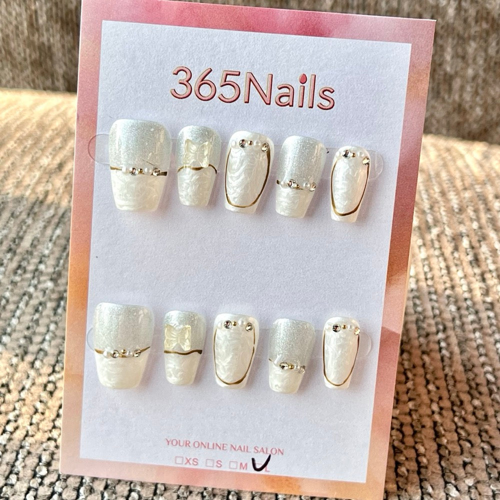 365nails: "White Glitter Rose Butterfly Rhinestone" – Handmade Medium Coffin Press-On Nails