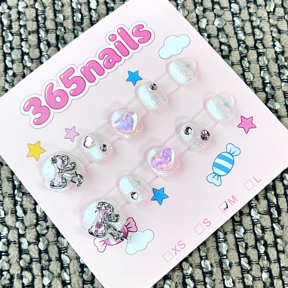 365nails: "Sparkling Heart Bow" – 3D Charm Handmade Short Nails