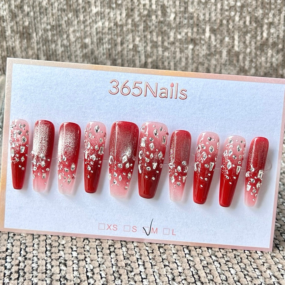 365nails: 크림슨 젬 로맨스 – 그라데이션 라인스톤 수제 코핀형 네일