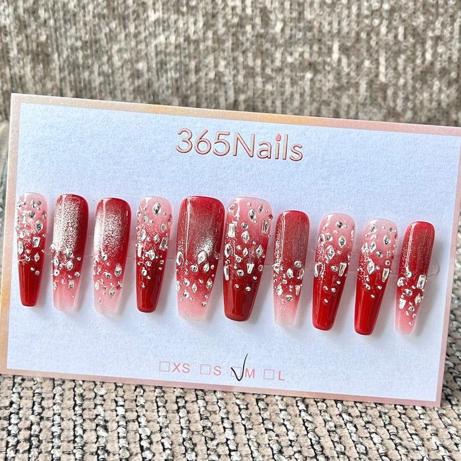 365nails: 크림슨 젬 로맨스 – 그라데이션 라인스톤 수제 코핀형 네일