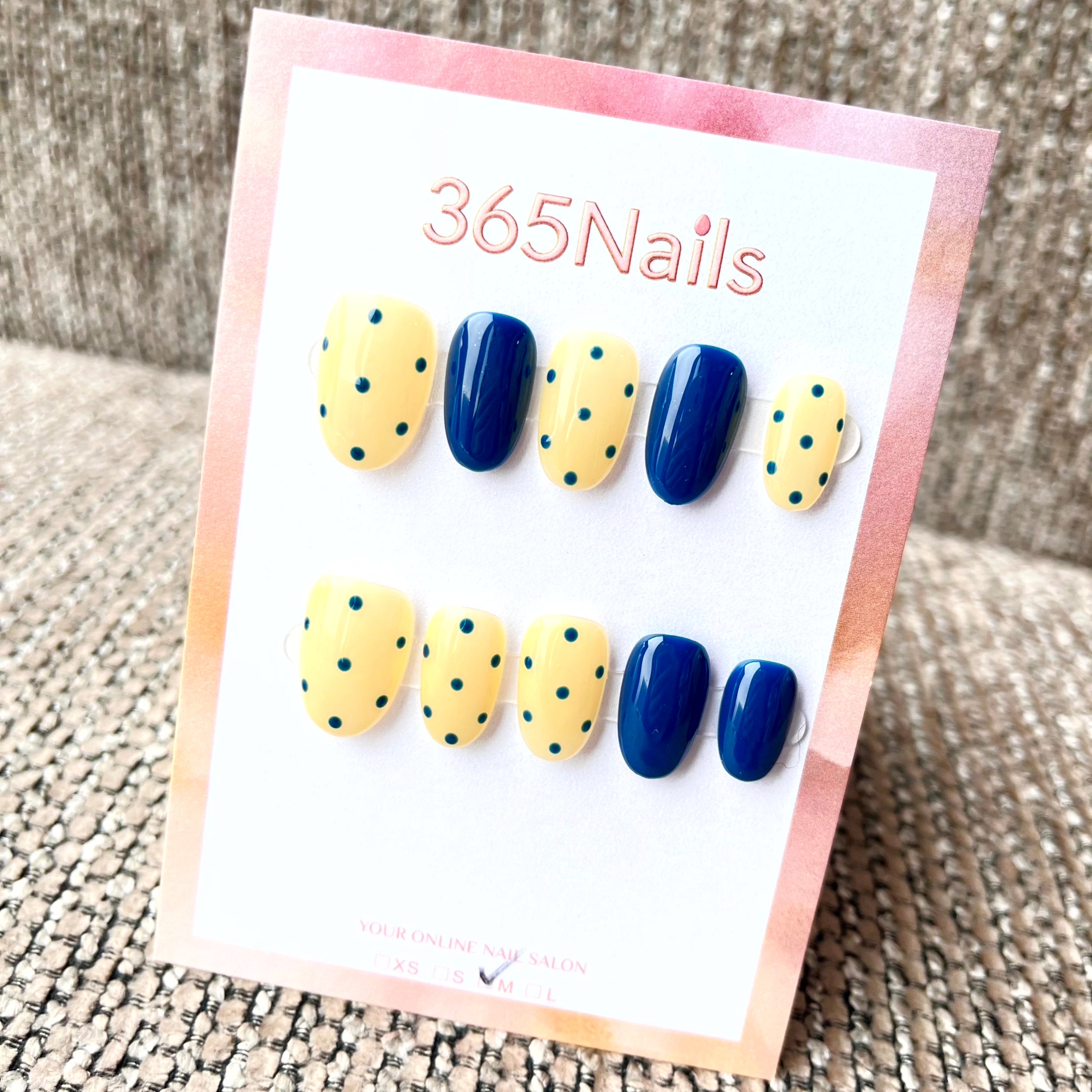365nails: "레몬 제스트" – 손으로 그린 도트 수제 숏 스퀘어형 네일