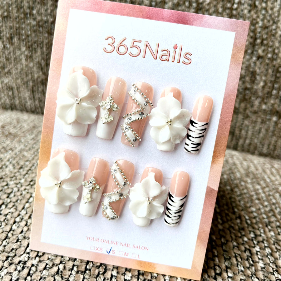 Gothic Bloom: "Lírio de Marfim" – Unhas Postiças Longas Stiletto