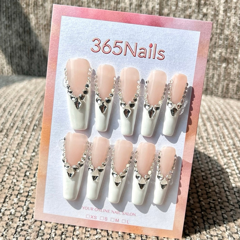 365nails：「珍珠面紗法式」 – 水晶邊飾裸色手工製棺材形穿戴甲