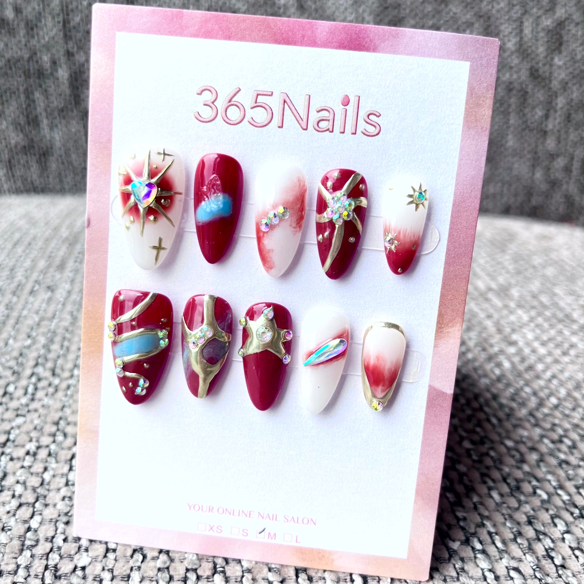 365nails: "Coração Cósmico" – Unhas Amêndoa Feitas à Mão com Mídia Mista 3D