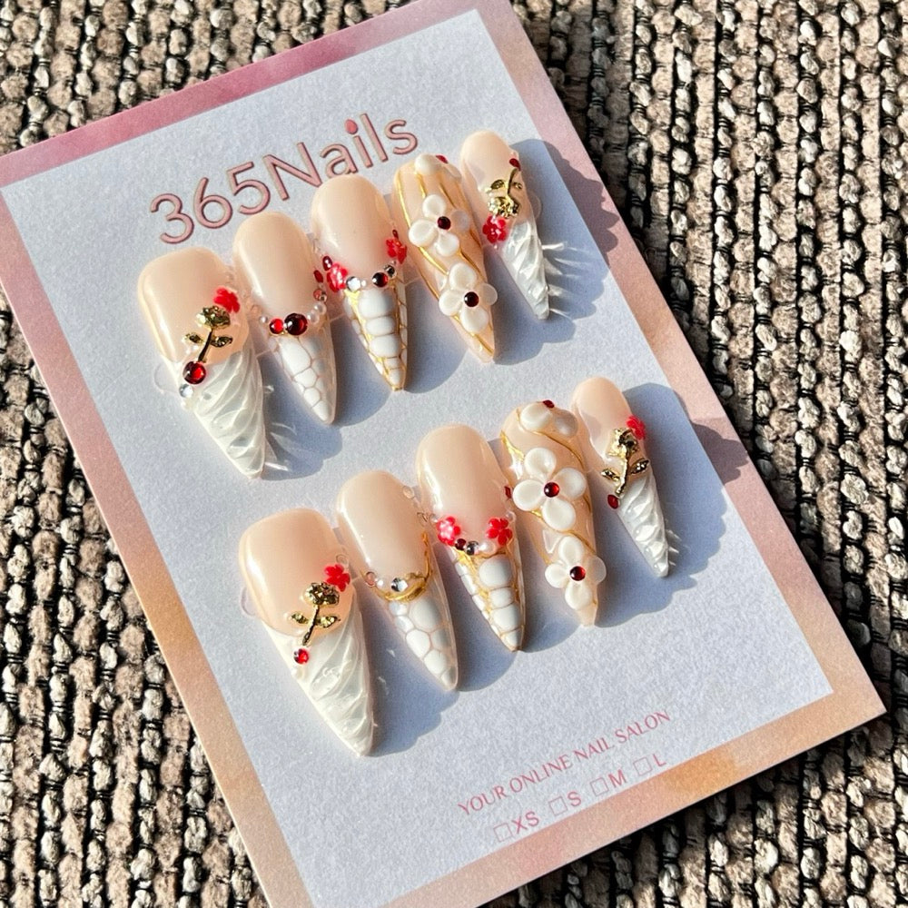 365nails: "아이보리 레드 플로럴" — 수제 미디엄 스틸레토형 프레스온 네일