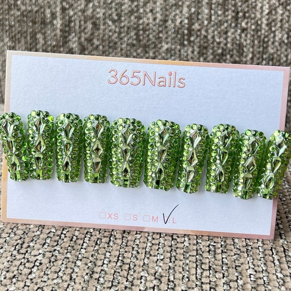 365nails: "Emerald Lattice" – ongles press-on fait main, forme coffin, cristaux 3D et perles