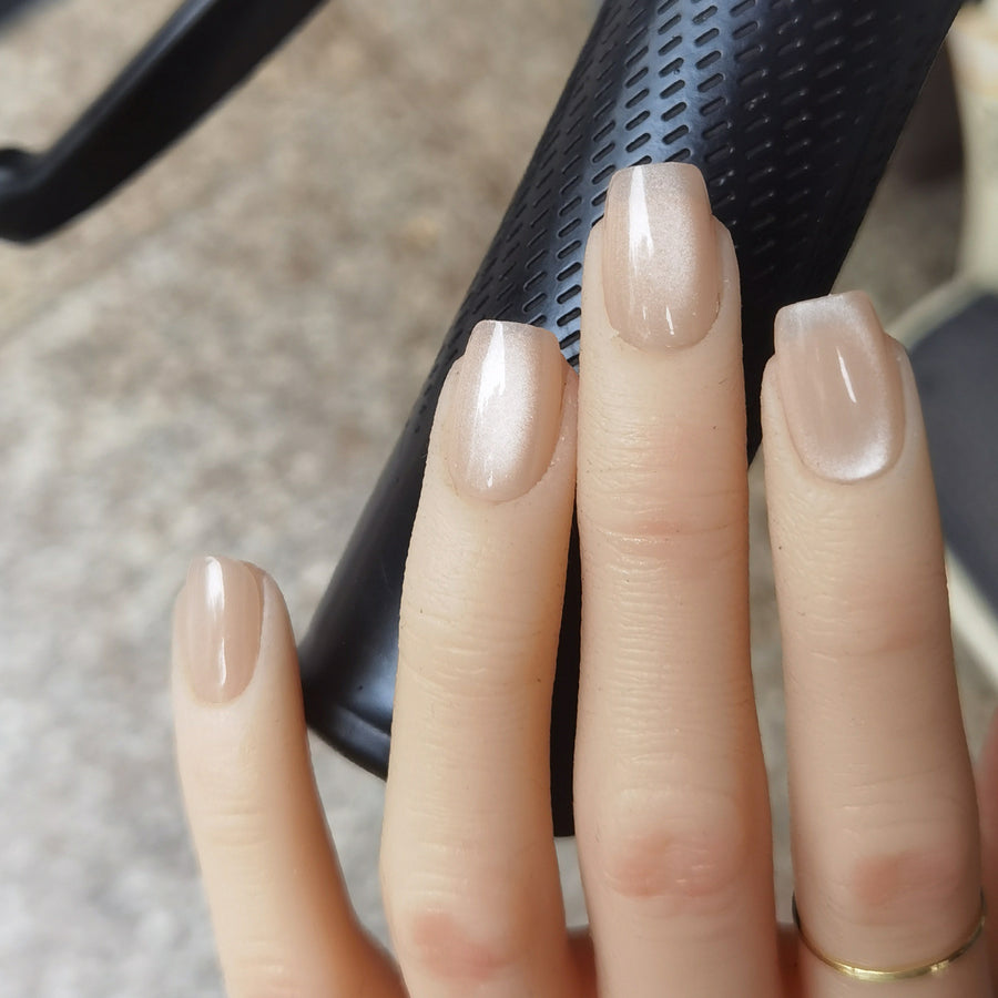 Short Nude Luminous Cat Eye Press-On Nails