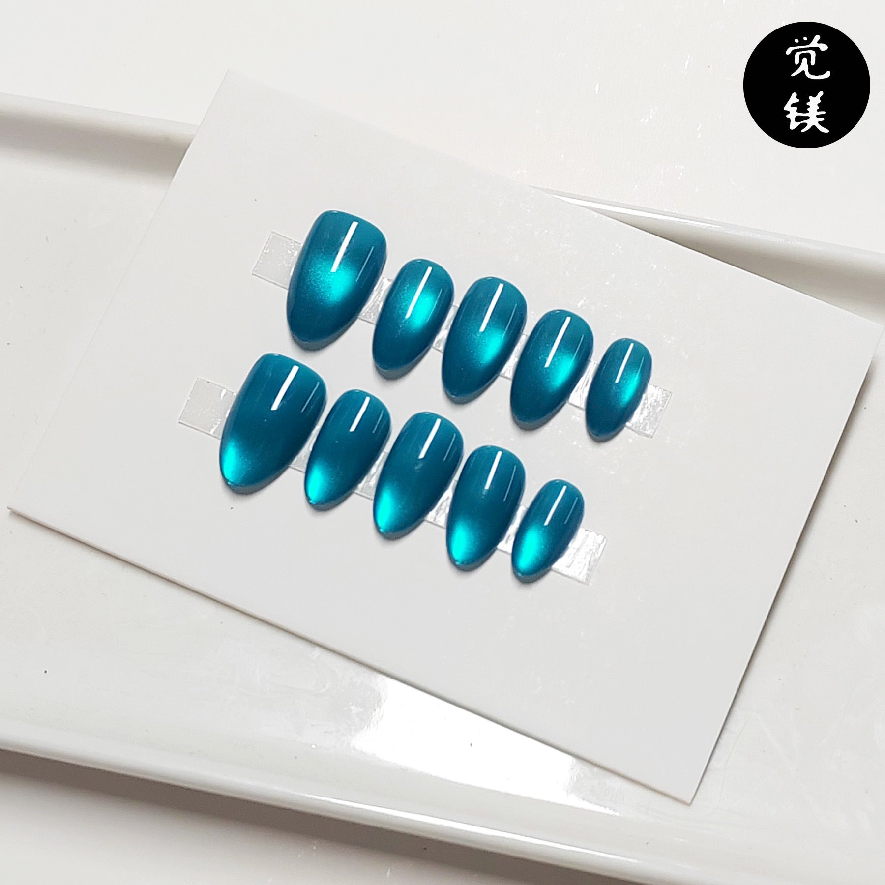 Chic Handmade Cat Eye Short Almond Press-On Nails