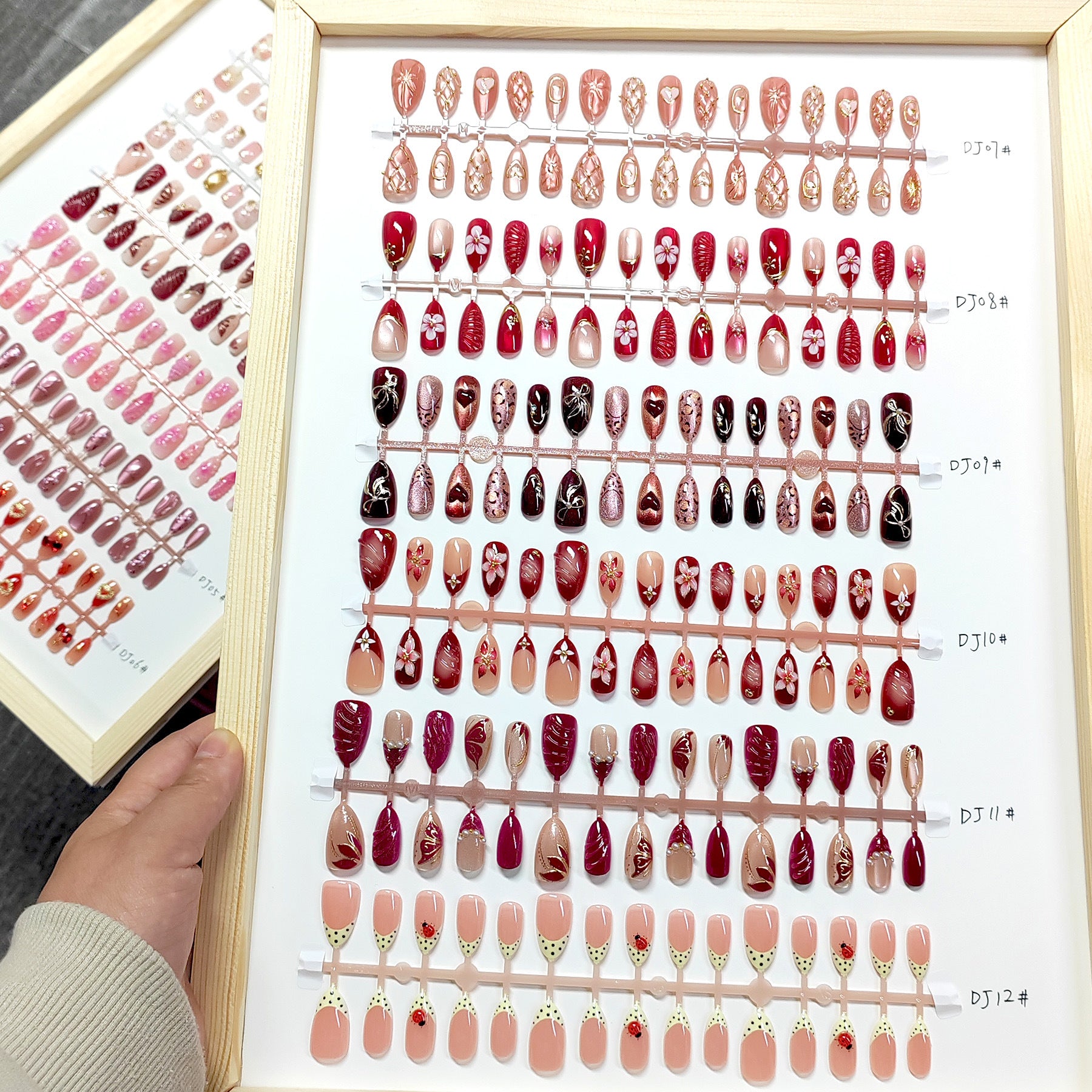 Chic 3D Resin Press-On Nails - Floral & Trendy Designs