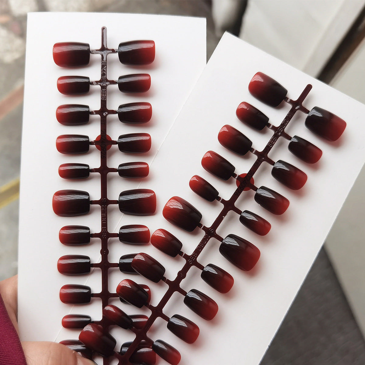 Chic Red & Black Ombre Press-On Nails | Edgy Short Square