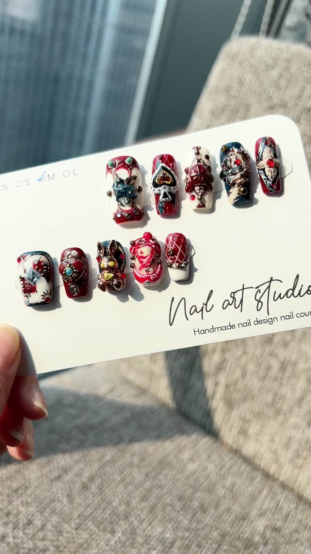 Cargar vídeo: Artist Series: "Wonderland Gambit" – 3D Bronze Rabbit, Poker Spades &amp; Vintage Royal Crest Handmade Nails