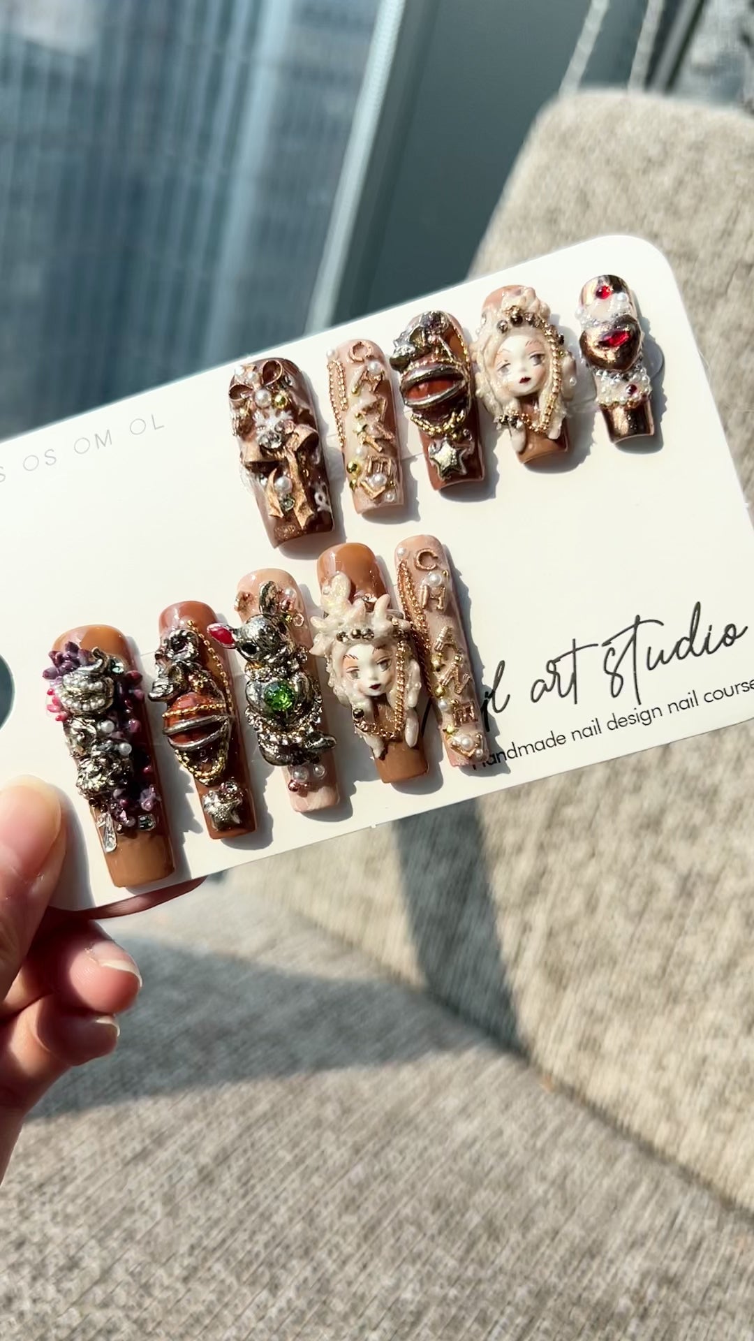 Cargar vídeo: Artist Series: "Baroque Tea Party" – 3D Sculpted Lady Portrait, Metallic Rabbit &amp; Vintage Pearl Chains Luxury Handmade Nails