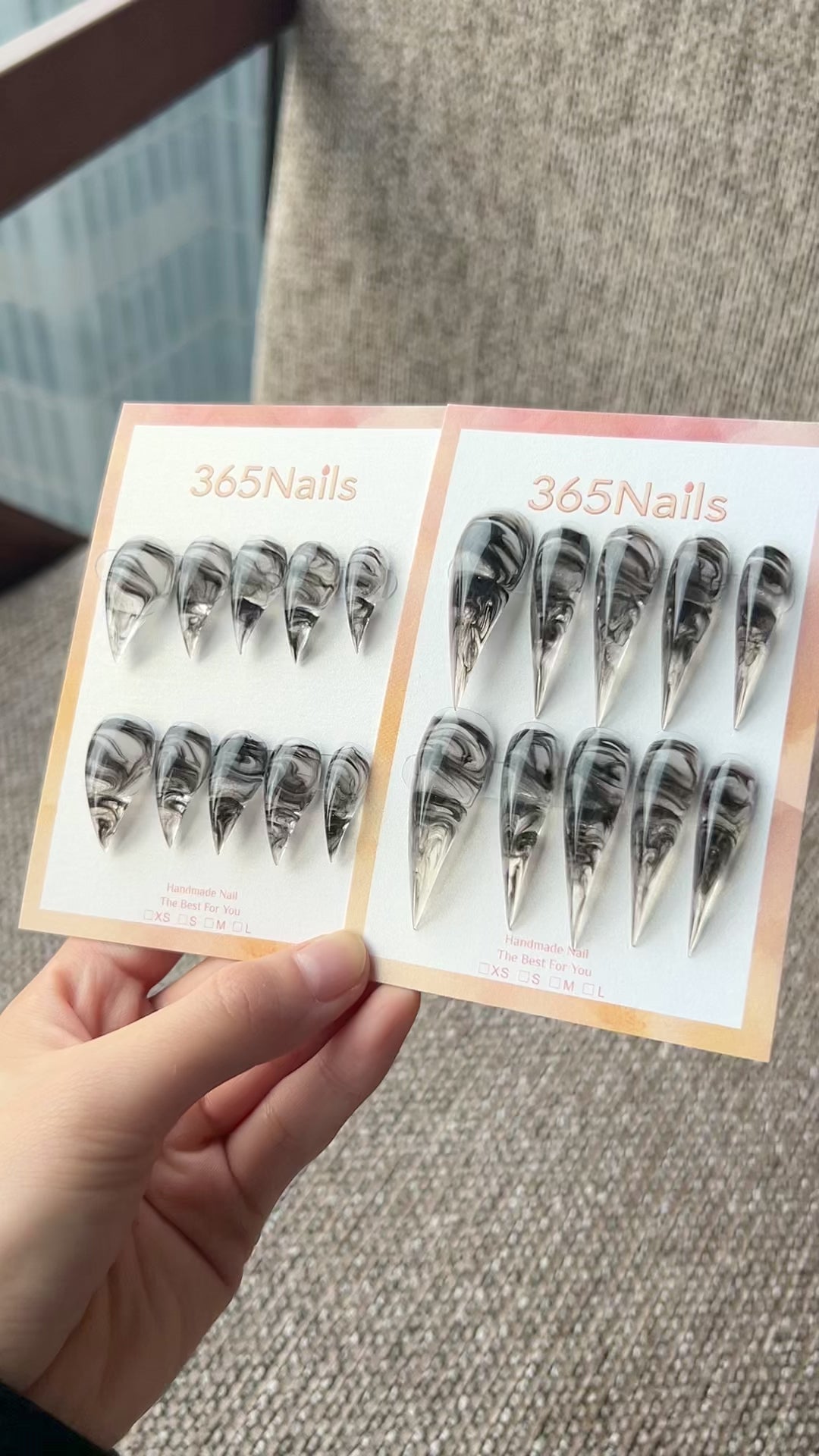 Charger la vidéo : Obsidian Mist — ongles press-on stiletto griffe de dragon, base transparente avec tourbillon marbre noir | 365Nails Premium fait main Dragon Series