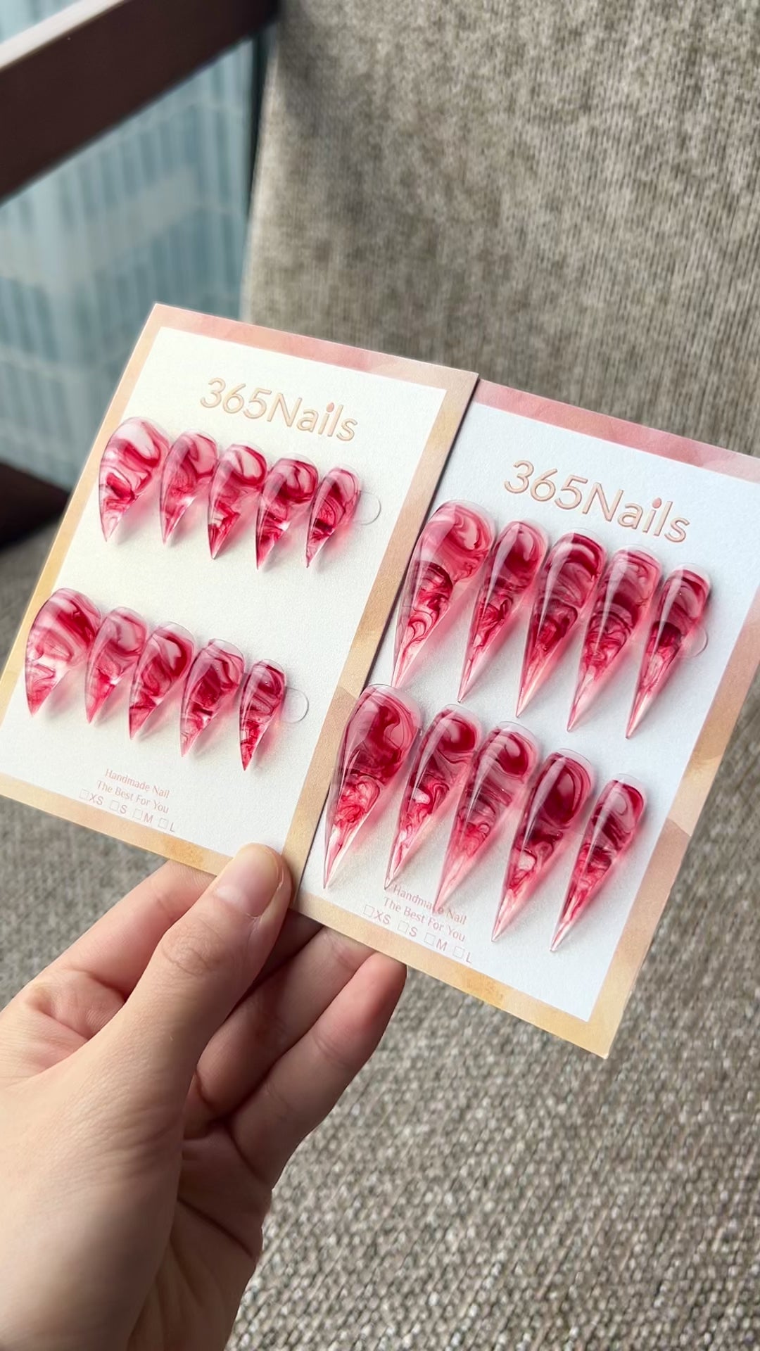 Charger la vidéo : Cranberry Swirl — griffe de dragon stiletto, gelée transparente marbré rouge | 365Nails Premium fait main Dragon Nail