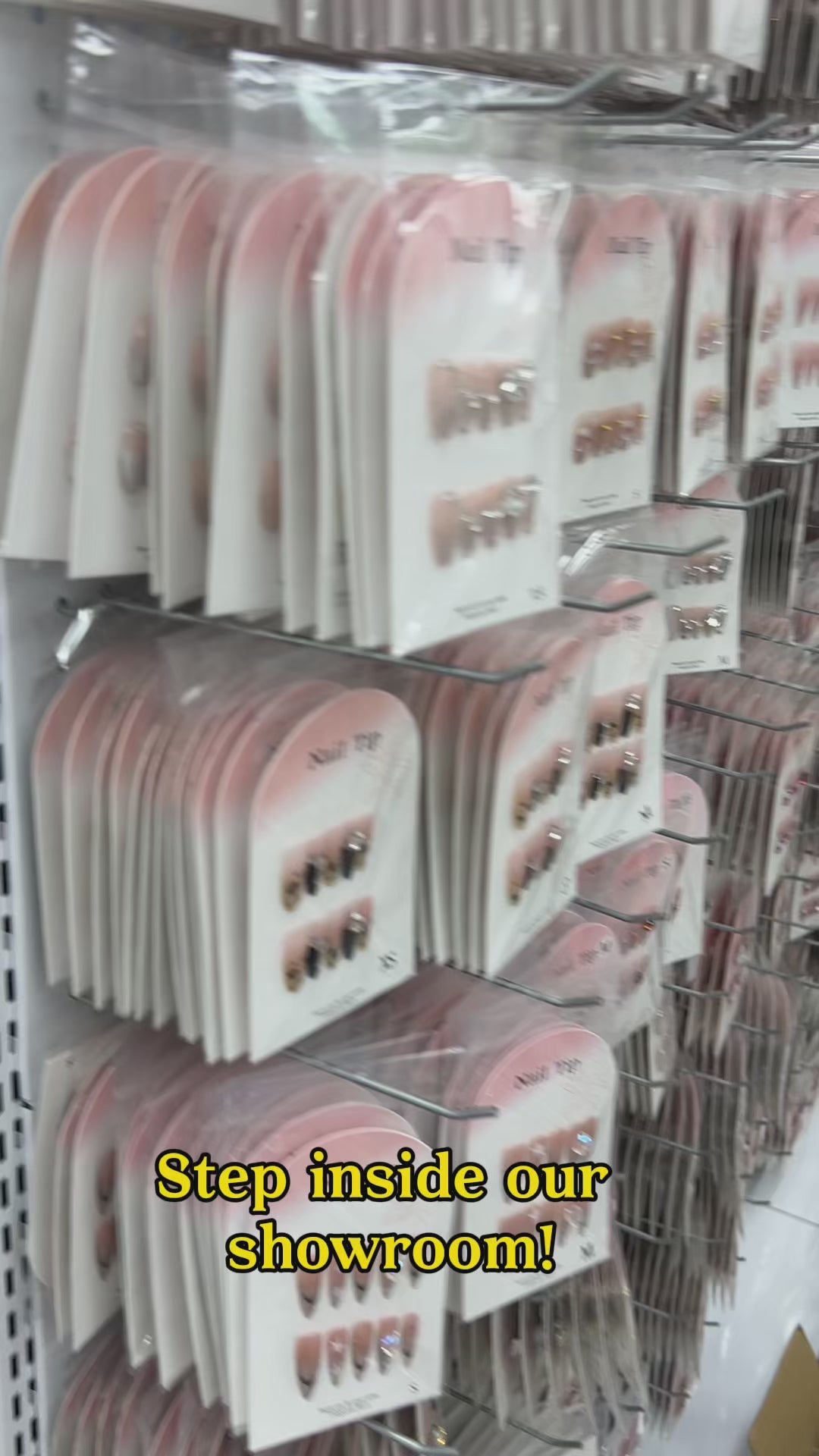 Load video: [批發] 手工製穿戴甲 - 直播挑選 (100-1000 件) | $2 每套 | 1對1 - 直播挑選 (MOQ=100 SIZE：XS，S，M，L）