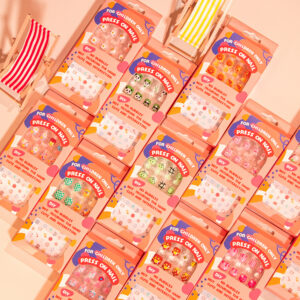 背部接着剤の子供の釘の芸術の釘パッチ創造的でかわいい漫画の釘の部分の子供は卸し売り終わる釘の釘を身に着けています