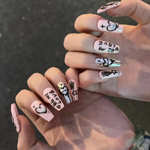 美甲贴片穿戴甲粉色甲片黑色卡通涂鸦银色爱心ins风穿戴甲nails