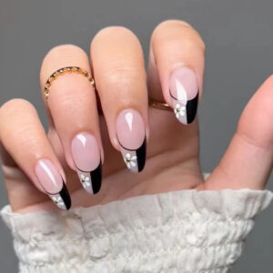 Fake NailsNail PatchFrench ManicureBlack and GoldFlower Nail PatchPress on nailsForeign trade nail art